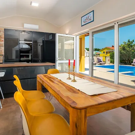 Beautiful In With Wifi Apartman Labin