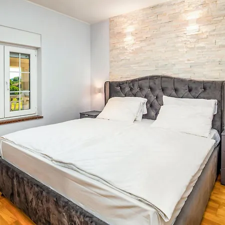 Beautiful In Labin With Wifi Apartment